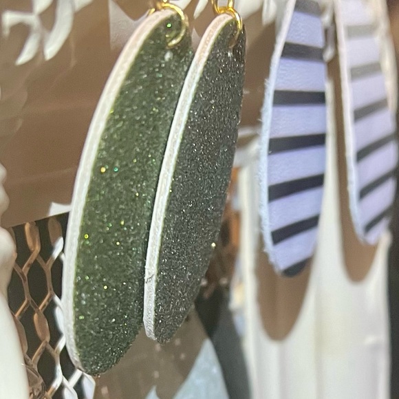 Lot of Nine Sets of Leather Earrings - Picture 2 of 3